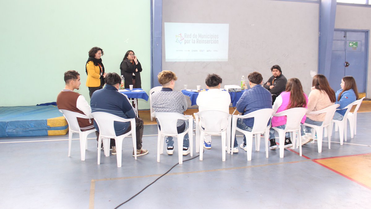 Jóvenes en el Centro de Justicia Juvenil Santiago se conectan con programas de reinserción de los municipios de #Maipú y #PuenteAlto. ¡Una iniciativa clave para construir redes de apoyo en sus procesos de #ReinsercionJuvenil