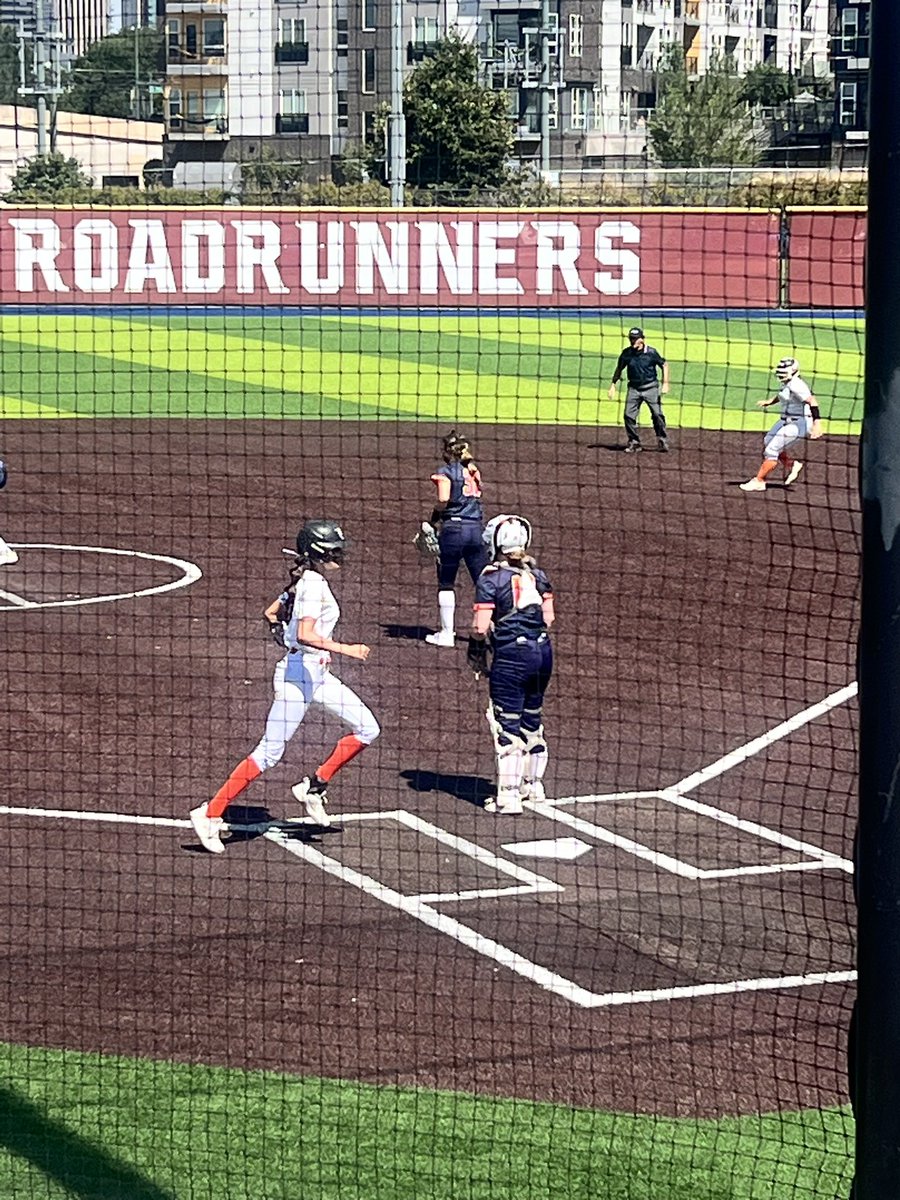 ErieHSAthletics's tweet photo. What a day for @ErieHighSchool softball!
Two wins against top-10 @CHSAA opponents. The Tigers defeated Cherokee Trail, then followed it up with a come-from-behind win against Legend. Have yourself a day, Tigers! 👏🐅 https://t.co/liWYMdS2Ur
