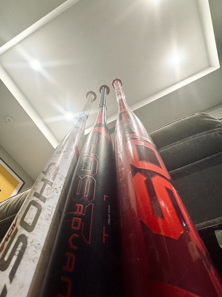 yogma's tweet photo. @EastonFastpitch Daughter ready to break open red bat tonight. 2023 was tried and true, sustained crack, but 2024 replacement didn't feel quite right (smaller sweet spot??), so I got her the 2026 model 🤞🏼 https://t.co/b0WGu36WWk