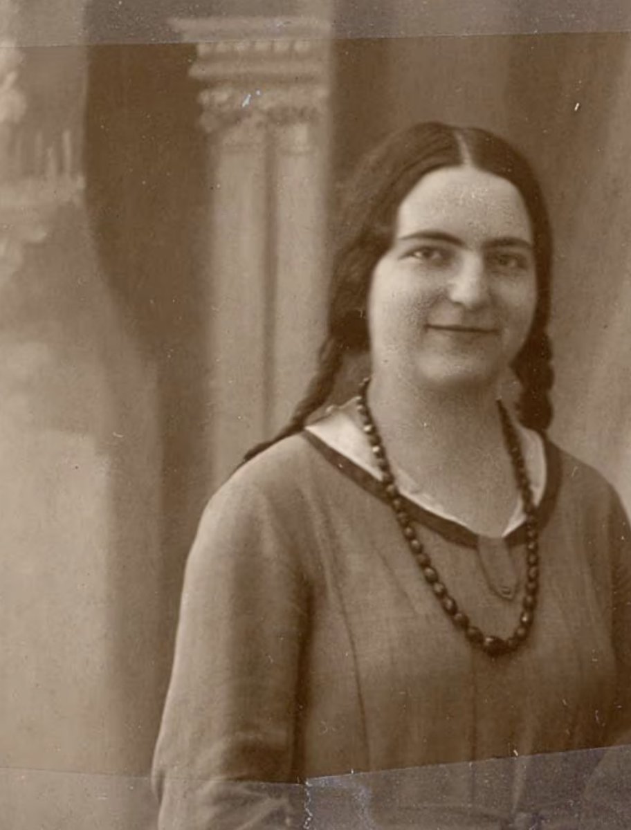 21 August 1910 | Italian Jewish woman, Franca Anscherlik, was born in Milan.

She was deported to #Auschwitz on 30 January 1944. She did not survive.