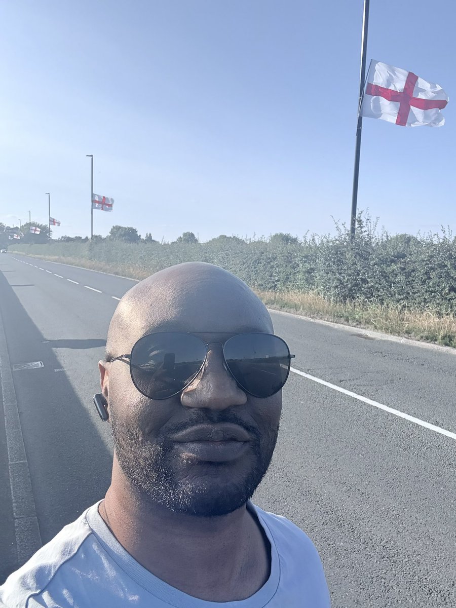 ArchRose90's tweet image. Birmingham Stand Up Against Racism and Race Impact Group have united to demand the “immediate removal” of flags.

Even classing it as a “far right orchestrated attack” on ethnic minorities.

As an ethnic minority I think the flags are great and catching up with other countries in…