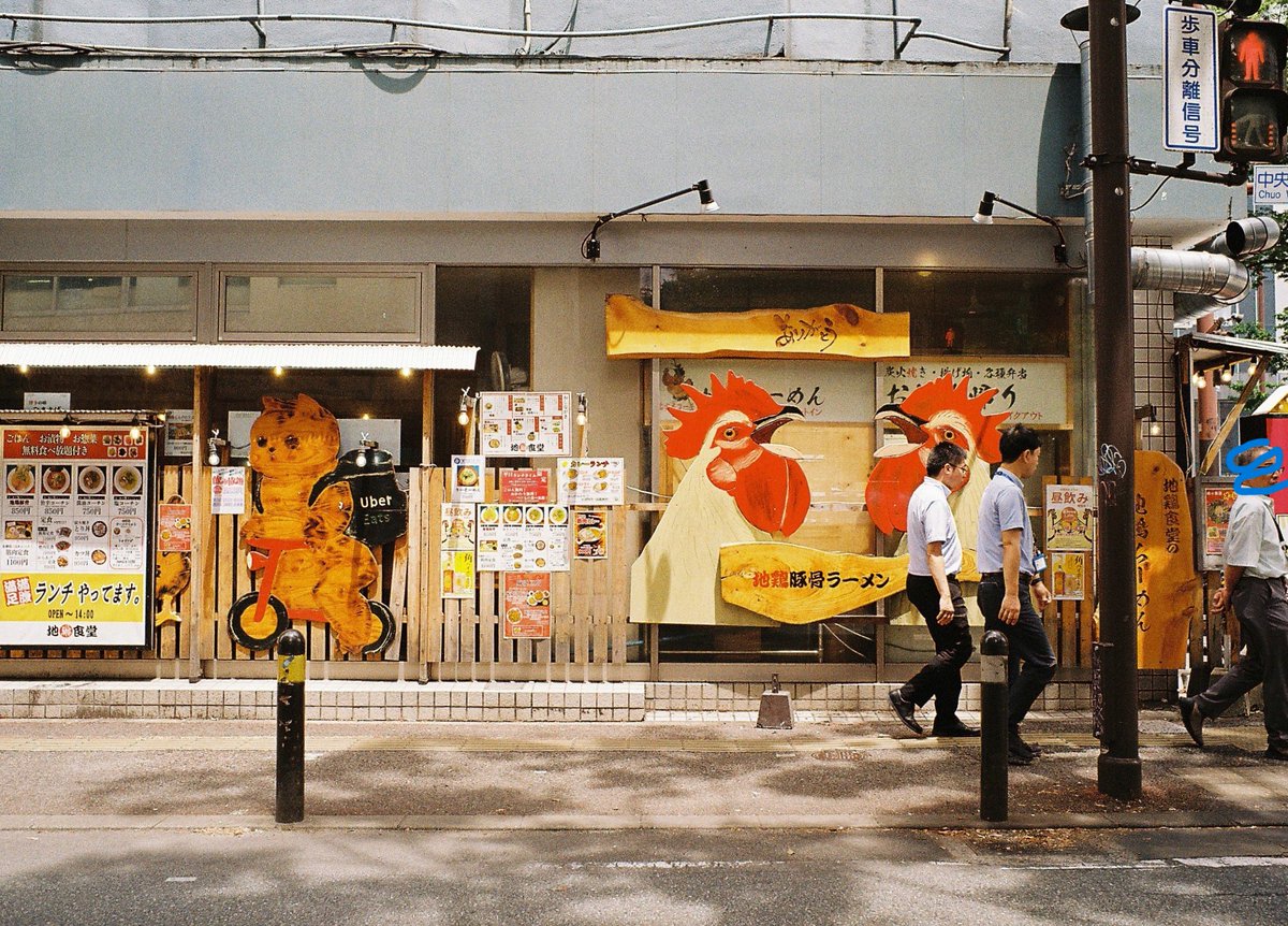 quest0493's tweet image. 福岡大名地区、派手ではないが福岡の街は日々進化 #Kodak #ColorPlus #voigtlander #ultron28mmF2 #Leica #LeicaM3 #八百富フィルム現像所 #daimyo #fukuoka #japan