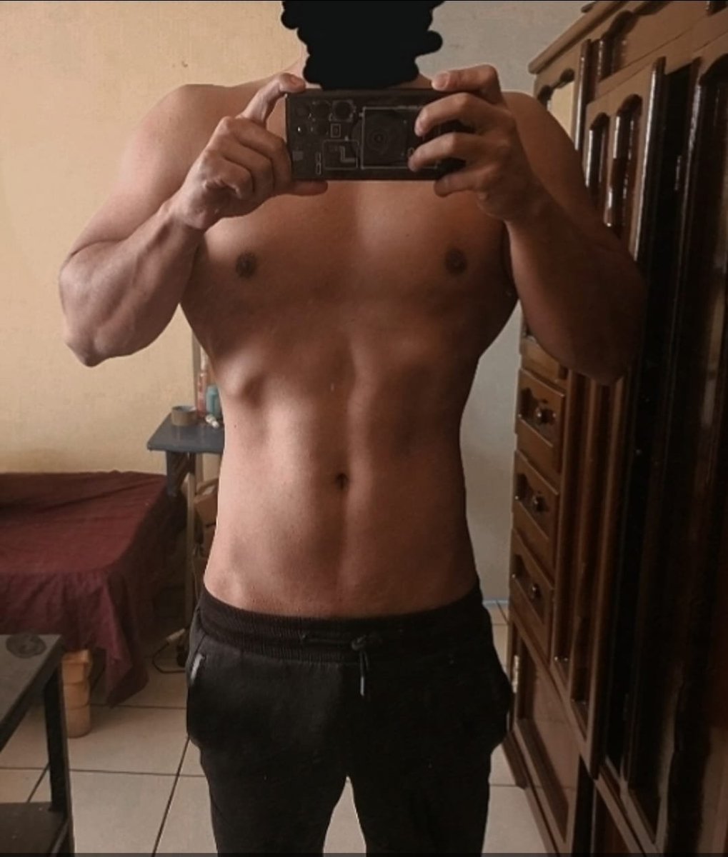 El Traje Con Voz tweet media