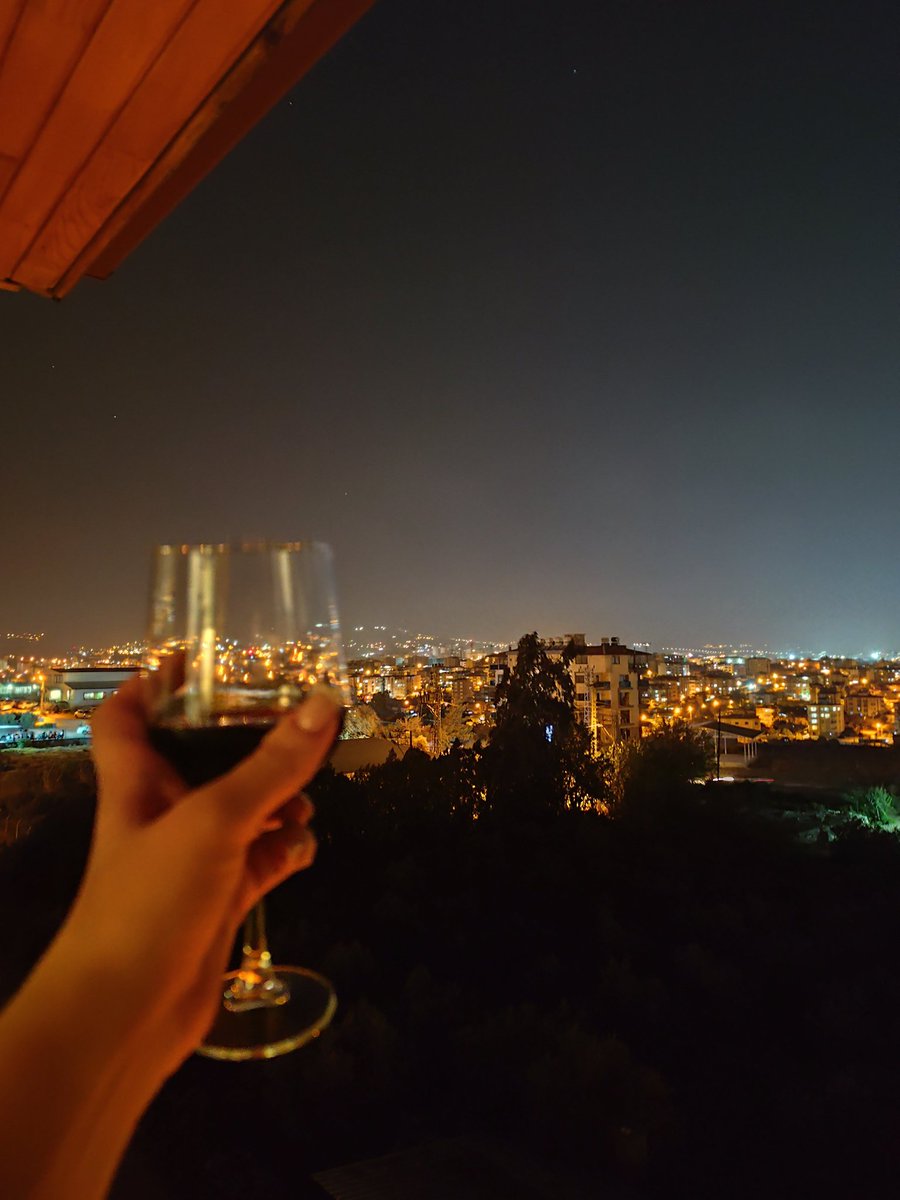 uydcu's tweet photo. Gecenin demine 🍷 https://t.co/WxPpsvnmX8