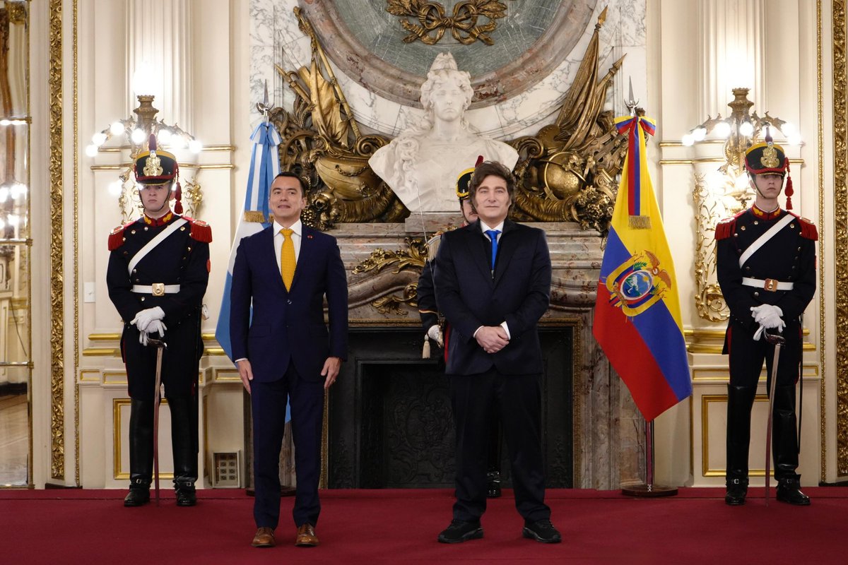 Oficina del Presidente (@oprargentina) on Twitter photo El Presidente Javier Milei recibió en Casa Rosada al Presidente de la República del Ecuador, Daniel Noboa. El Presidente Javier Milei recibió en Casa Rosada al Presidente de la República del Ecuador, Daniel Noboa.