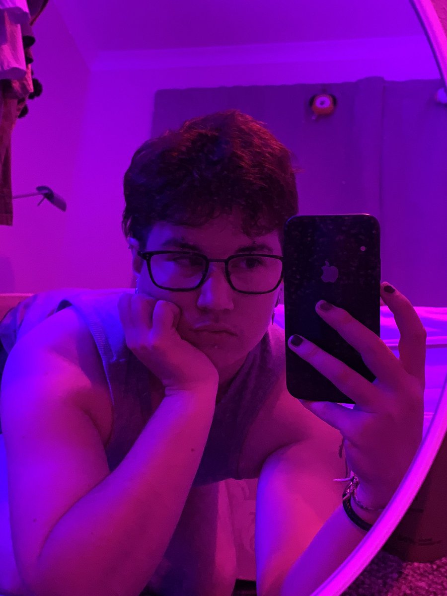 IittleseaI's tweet photo. perfected my room's bisexual lighting https://t.co/vCRFe30bCX