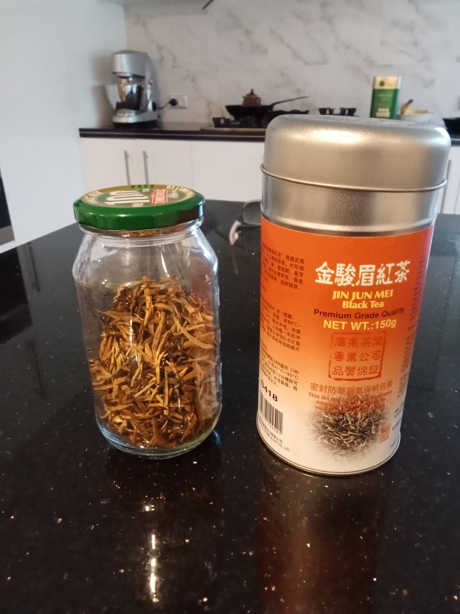 dimevets's tweet photo. Jin JunMei or Golden Needle. Difficult choices this early in the morning https://t.co/Odw0XR1I01