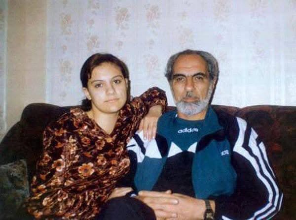 Kızı ayakkabı istediğinde "Maaşı alınca" diyen bir cumhurbaşkanıydı... 

Cennet mekan Elçibey...