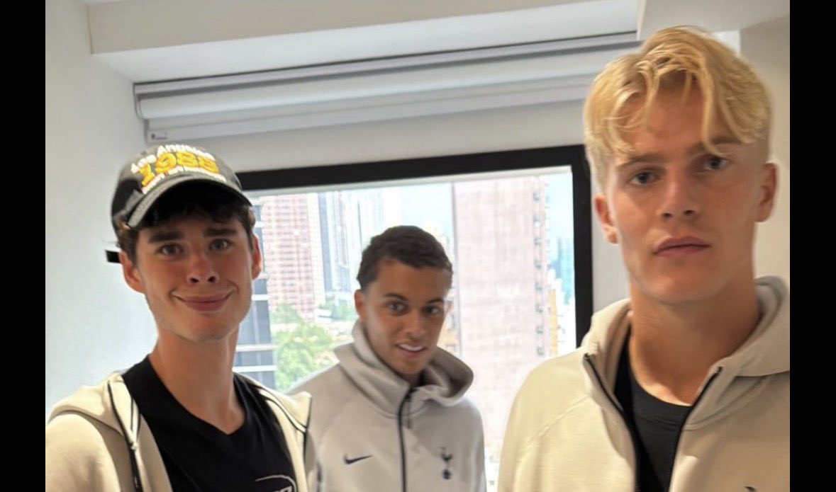 TottenhamBrasil's tweet image. POV: Você acordou de um coma em 2043 e o Fabrizio Romano ainda está tweetando que o Tottenham não desistiu do Savinho, mas o Manchester City segue colocando obstáculos na negociação.