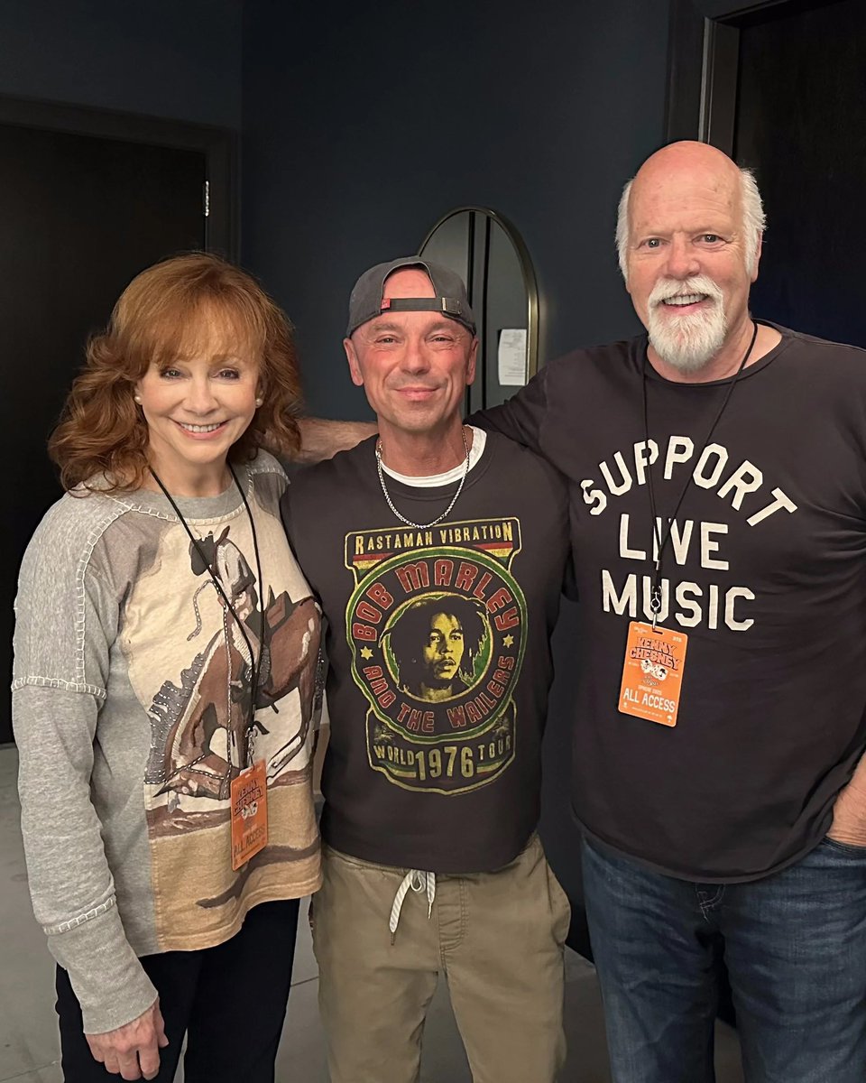 reba's tweet photo. Never thought I'd go to the beach inside a sphere in Las Vegas but thanks to my friend @kennychesney I sure did 🏝️ https://t.co/FJvhjkD6gG