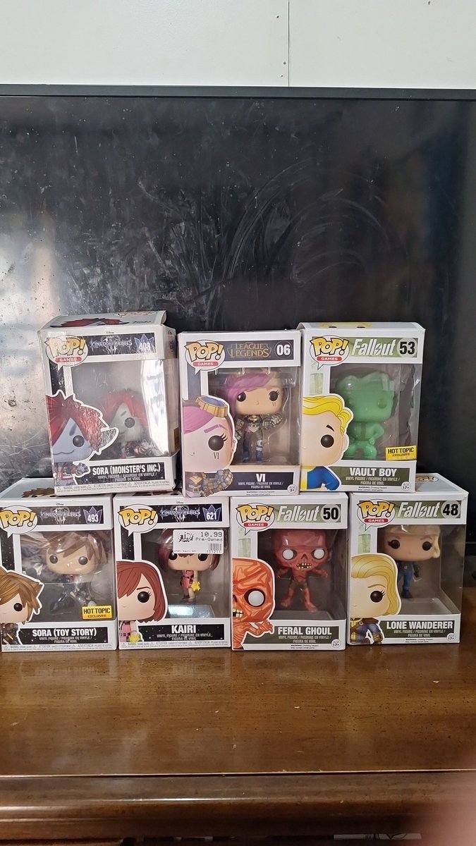 Jadehoshikko's tweet image. My video game pop figures collection as well so far neeeed jinx so bad for my VI 😭💙🩵 #videogames #popfigures #popcollection #collections #Collectibles #kingdomhearts #fallout #leagueoflegends #arcane #viarcane #squareenix #Fallout76 #Fallout4