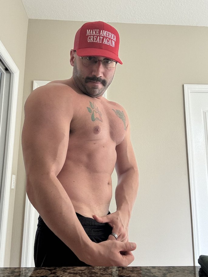 magatoronto's tweet photo. Happy chest and tricep day 🇺🇸🇺🇸🇺🇸🇺🇸🇺🇸🇺🇸🇺🇸🇺🇸💪💪💪💪💪💪💪💪 #MAGA #MakeAmericaGreatAgain #gayforTrump #gaymuscle #muscle #gayrepublican #bodybuilding #gayconservative #MakeAmericaSwoleAgain #bodybuilder #gaybodybuilder https://t.co/oxMLCHC0CR