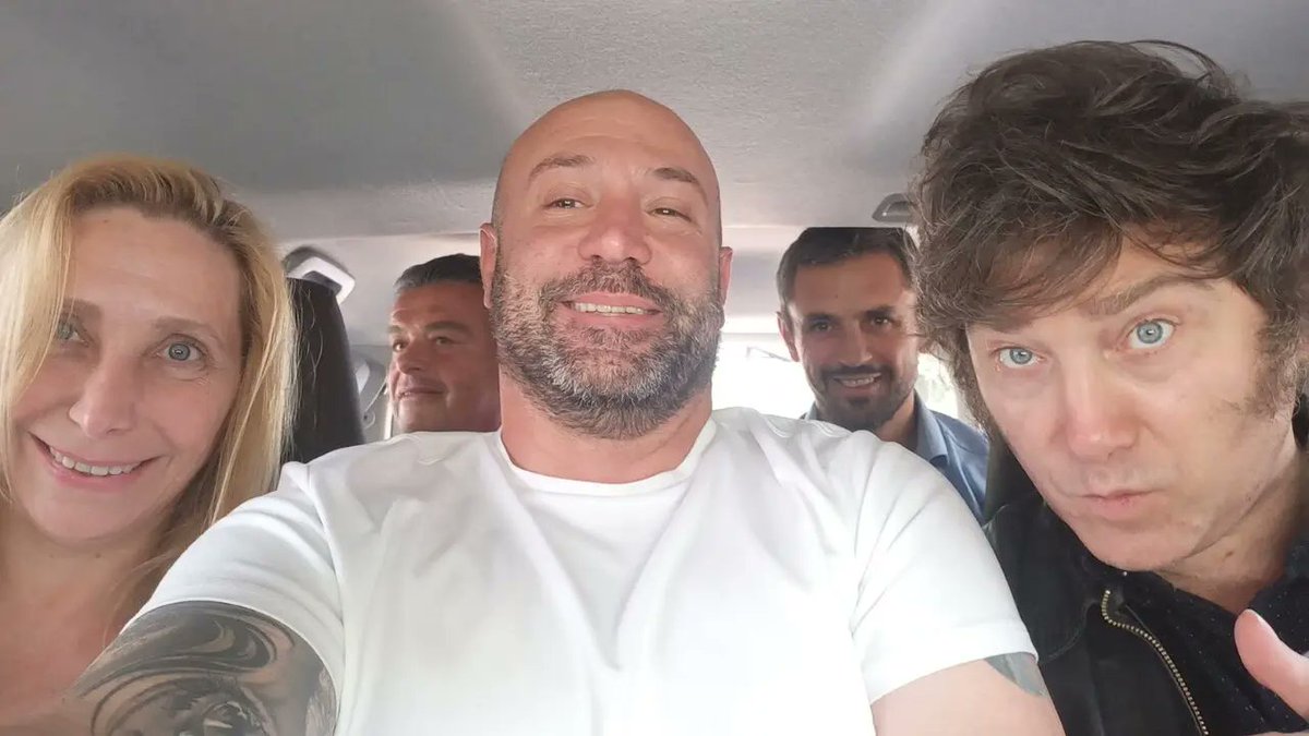 [NUEVO] Diego Spagnuolo, el ex titular de la Agencia Nacional de Discapacidad (ANDIS) despedido tras hablar de presuntas coimas, es una de las 4 personas que más visitó a Milei en Olivos.

Spagnuolo forma parte de LLA desde su fundación en 2021 y fue abogado del Presidente.

🧵👇