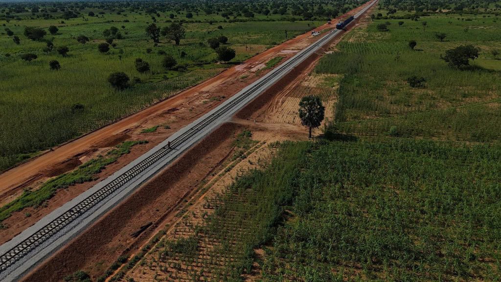 Dolusegun16's tweet photo. The Kano-Maradi rail proves President Tinubu’s commitment to continuity; PBAT is ensuring that former President Buhari’s vision is completed for Nigeria’s progress. #FGAtWork https://t.co/gLRa2XFbSv