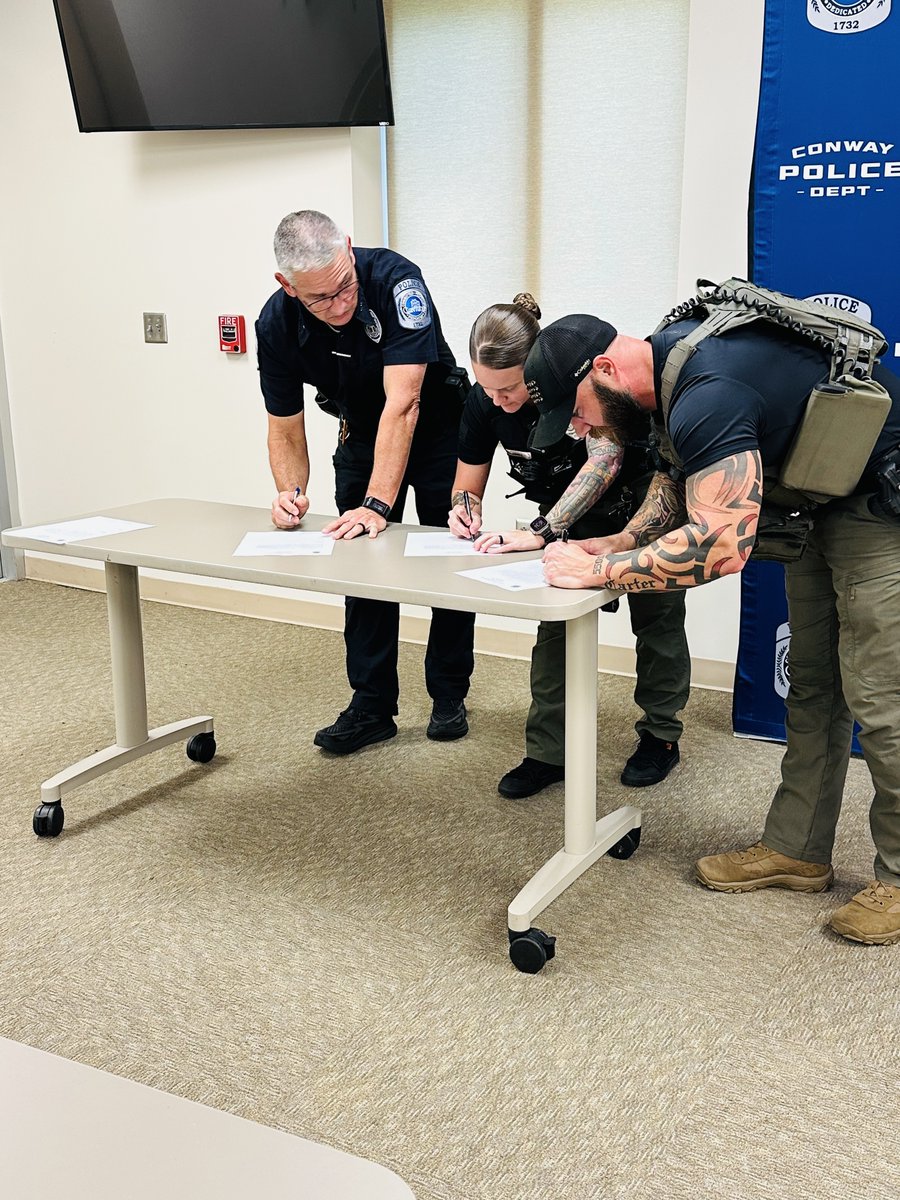 👏 Congrats to Sgt. Shane Carter, Det. Matt Micallef, Det. Jake Shook &amp; Det. Sara Prince on their new roles with #ConwayPD!

They were sworn in today surrounded by peers, family &amp; friends. Thank you for your dedication to our dept. &amp; community! 💙
