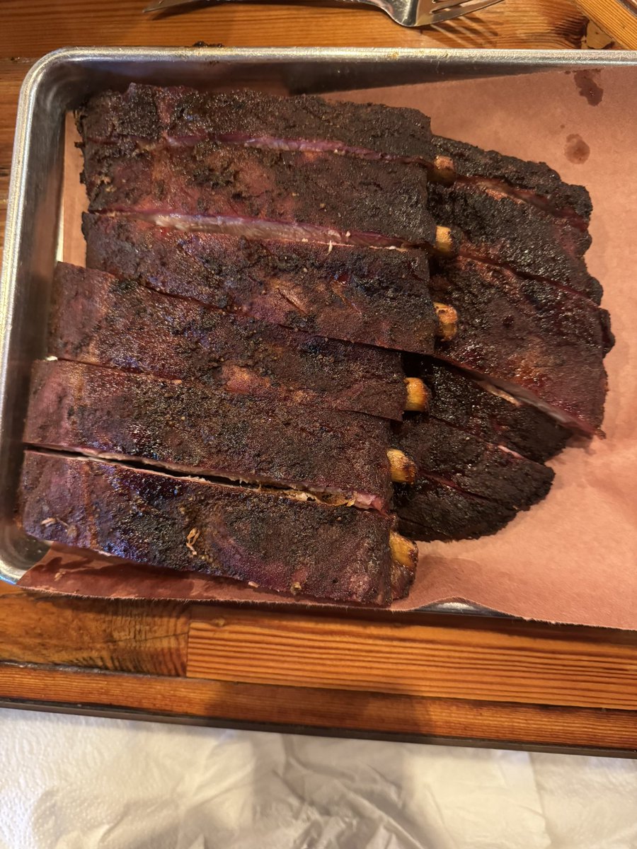 spartyryanh's tweet image. Getting my @MeatBBQ Therapy before the big @MSU_Football “Meet the Spartans” event🤘🏻🍖💚🤍🏈 @logg666 @LyntzJohnson @OldTownLansing @Q106 @LSJNews @FoodNetwork @msucontent @michiganstateu @GuyFieri