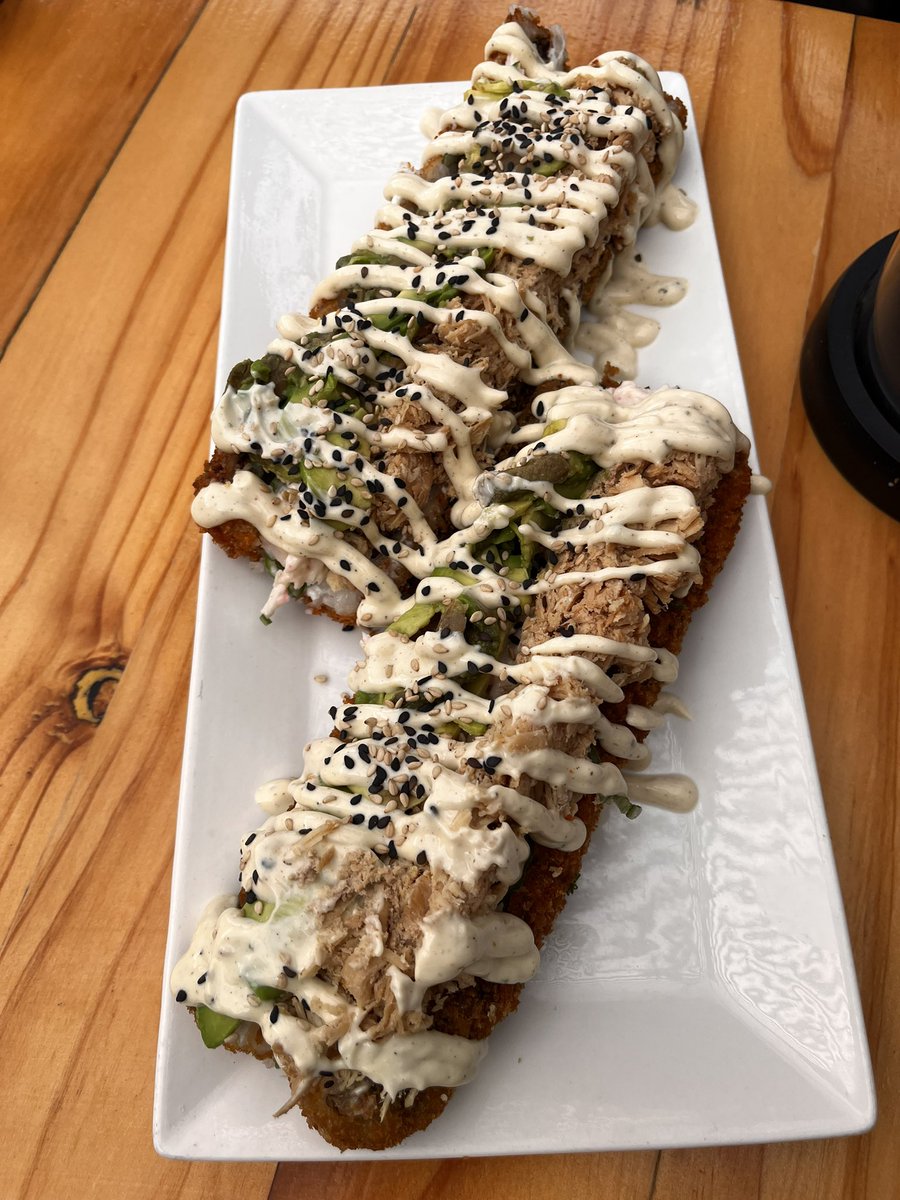 Nyummi_'s tweet photo. This is what I was talking about the other day... I couldn't take a picture of this, the sushipleto, it's too delicious, especially the chicken, I wish I could eat it again🥺💛 https://t.co/PlHs8IB0Sy