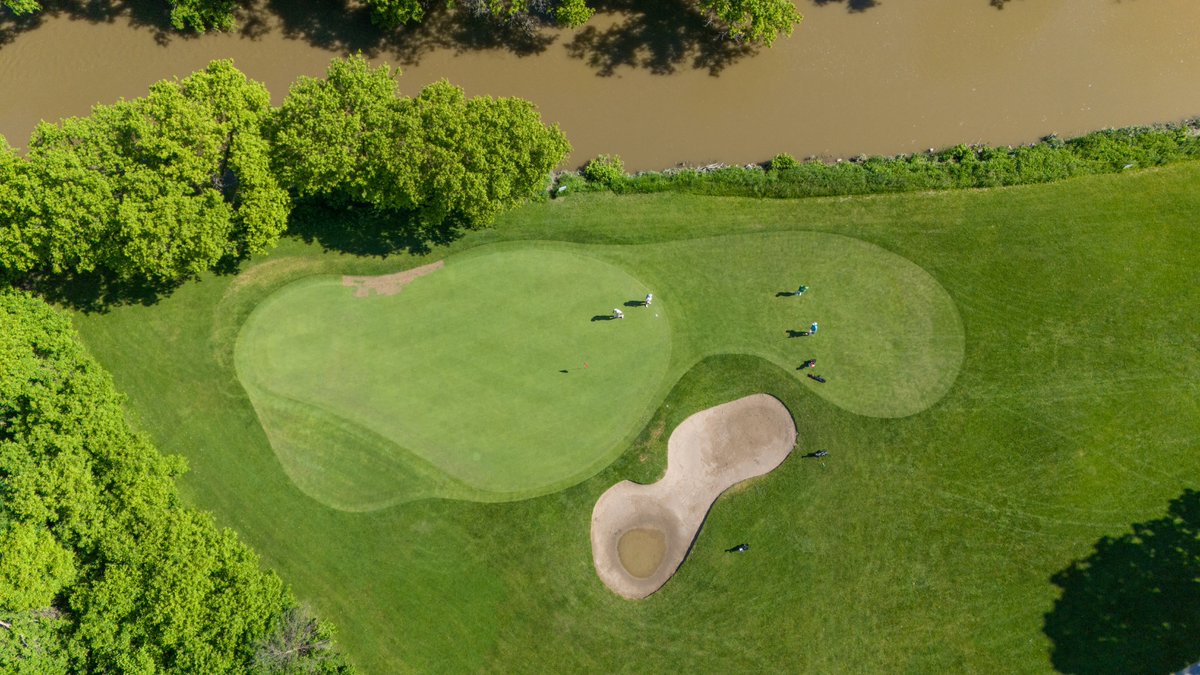 Did you know outdoor athletes face a higher risk of #melanoma #skincancer?

Play sun safe: seek shade, wear a hat, long clothing, sunglasses + sunscreen.

Toronto golfers — #BeSunSafe with free sunscreen at every City-operated golf course. 

besunsafe.ca