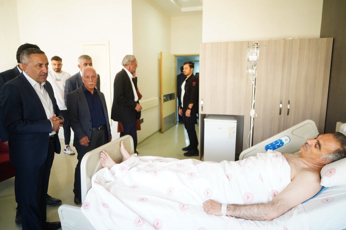 İl Başkanımız Abdulahat Arvas ve il yönetimimiz, Van Bölge Eğitim ve Araştırma Hastanesi’ni ziyaret ederek tedavi gören vatandaşlarımıza geçmiş olsun dileklerini iletti. Ziyaret kapsamında doktorlardan hastaların sağlık durumları hakkında bilgi alındı.
<a href="/Akparti/">AK Parti</a> 
<a href="/abuyukgumus/">Ahmet Büyükgümüş</a>