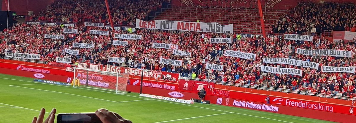 Bataljonen på dekk! ❤️

UEFA MAFIA - VI SYNGAR KA VI VIL!