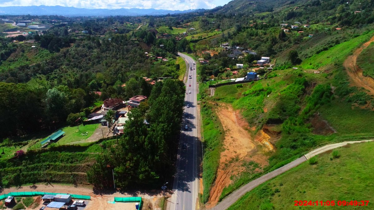 En Devimed trabajamos duro para mantener nuestras vías en óptimas condiciones. Vía T Aeropuerto - Llanogrande. devimed.com.co
