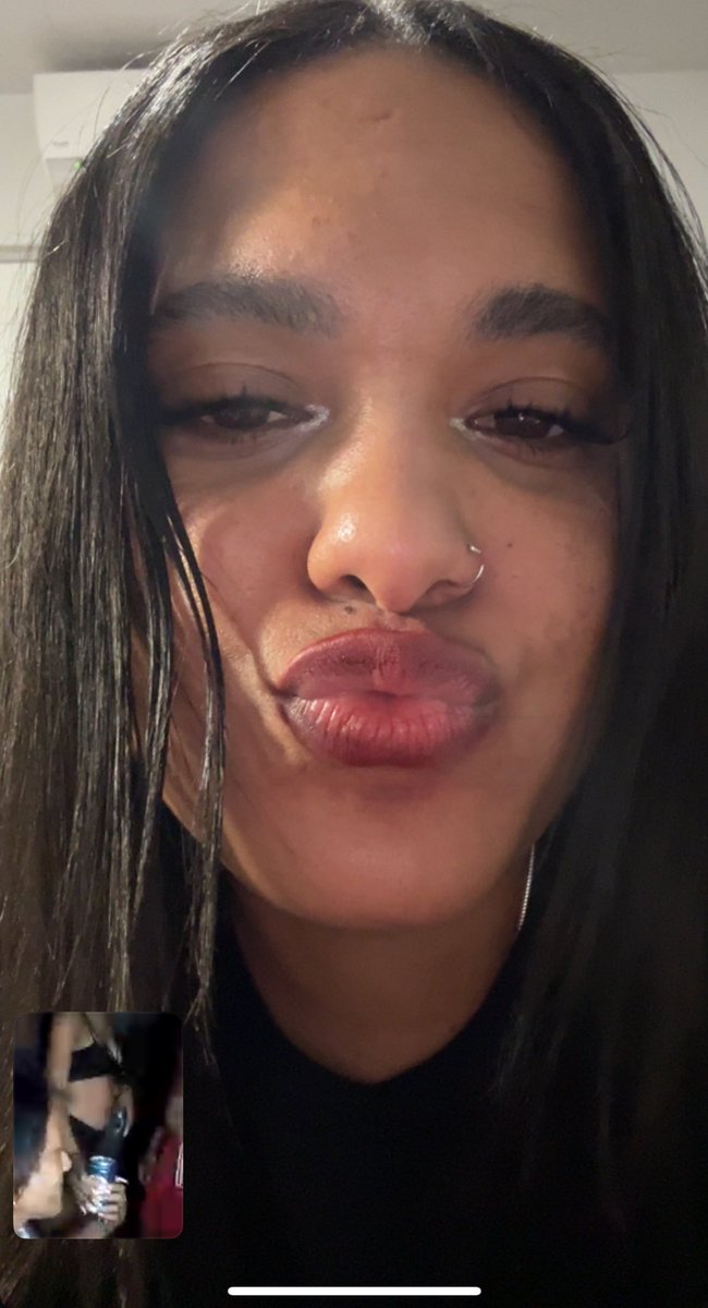 Stephanies17701's tweet photo. Me in video call admiring myself be like https://t.co/vivIgIFQzC