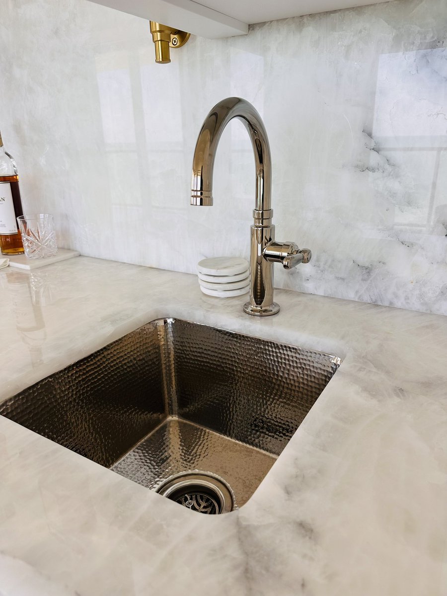 eipplumbing's tweet photo. Make your bar shine with this stylish sink and faucet! ✨

#elegance #faucet #plumbing #plumblife #fypage #fyp https://t.co/wH9PCf7uYu