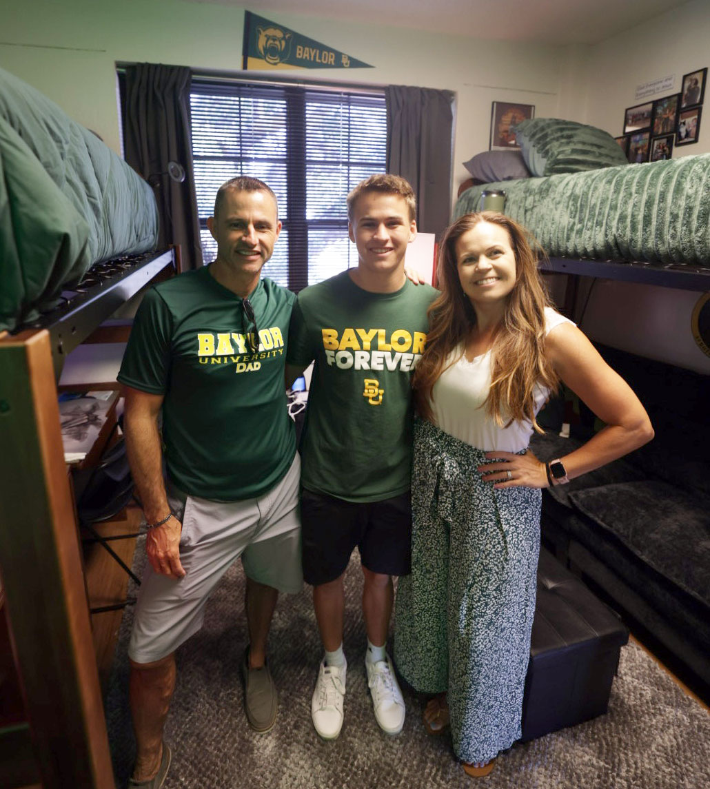 Baylor's tweet photo. #Move2BU -- where lifelong memories begin. 💚💛 https://t.co/5sGjI6Hmo6