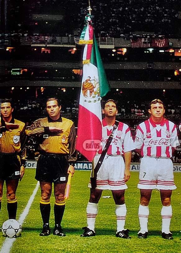betogarciaaspe8's tweet photo. Hoy no es un día cualquiera, mi amado @ClubNecaxa está de fiesta por su 102 aniversario y solo tengo palabras de agradecimiento por todo lo vivido en mi carrera. Portar esta playera fue un orgullo inigualable. ¡Fuerza Rayos por siempre! ⚡️♾️ https://t.co/nsHPQU58nD