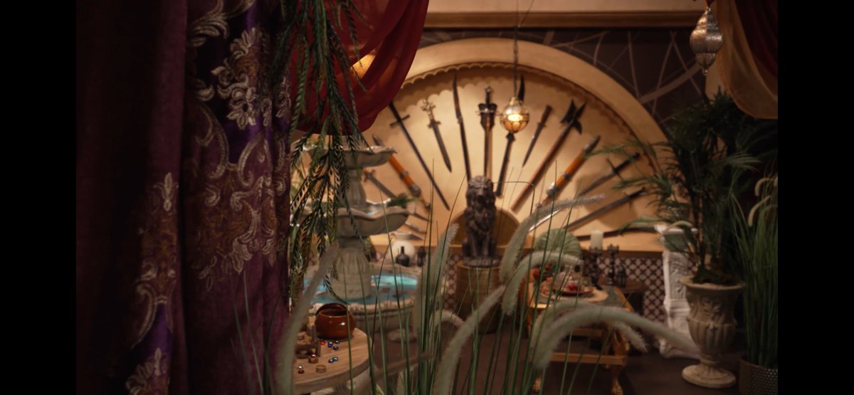 OH MY GOD THE SET IS BEAUTIFUL