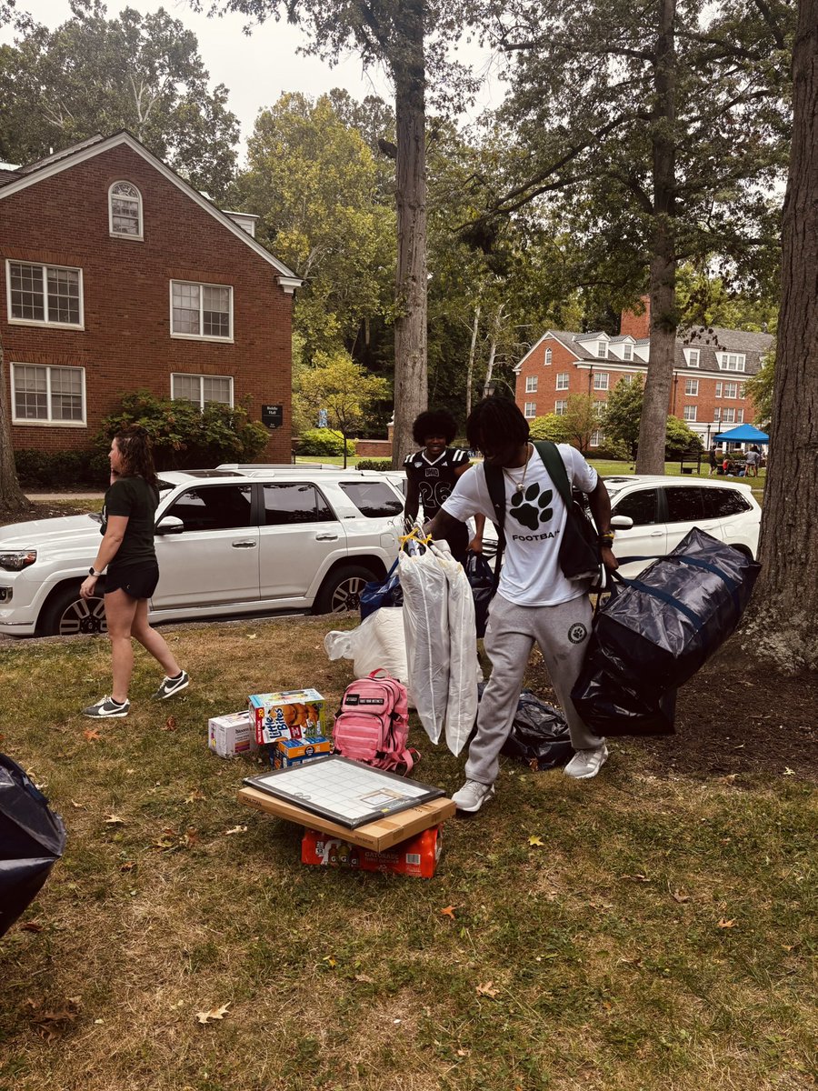 Savannah Banks tweet media