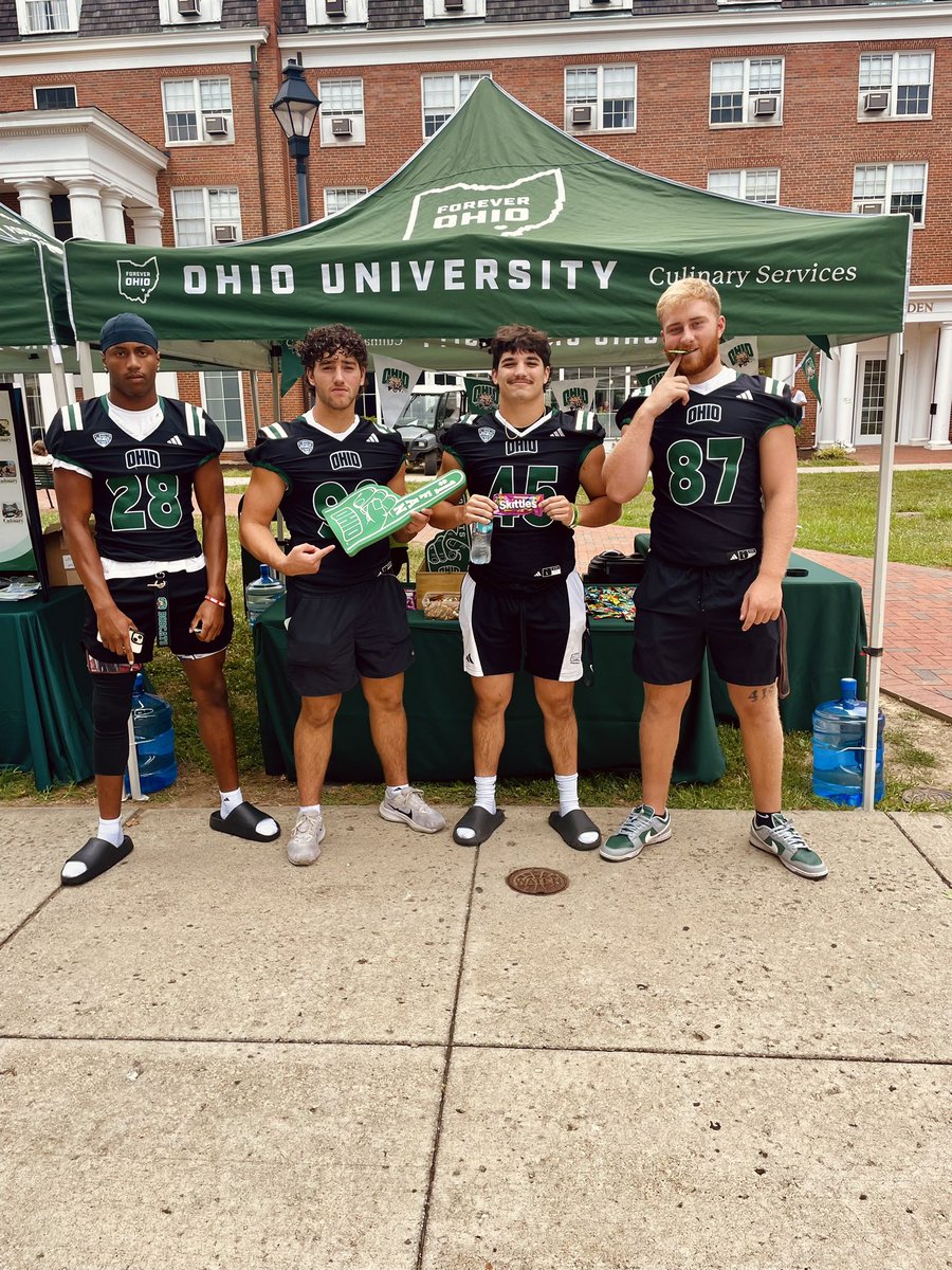 Savannah Banks tweet media