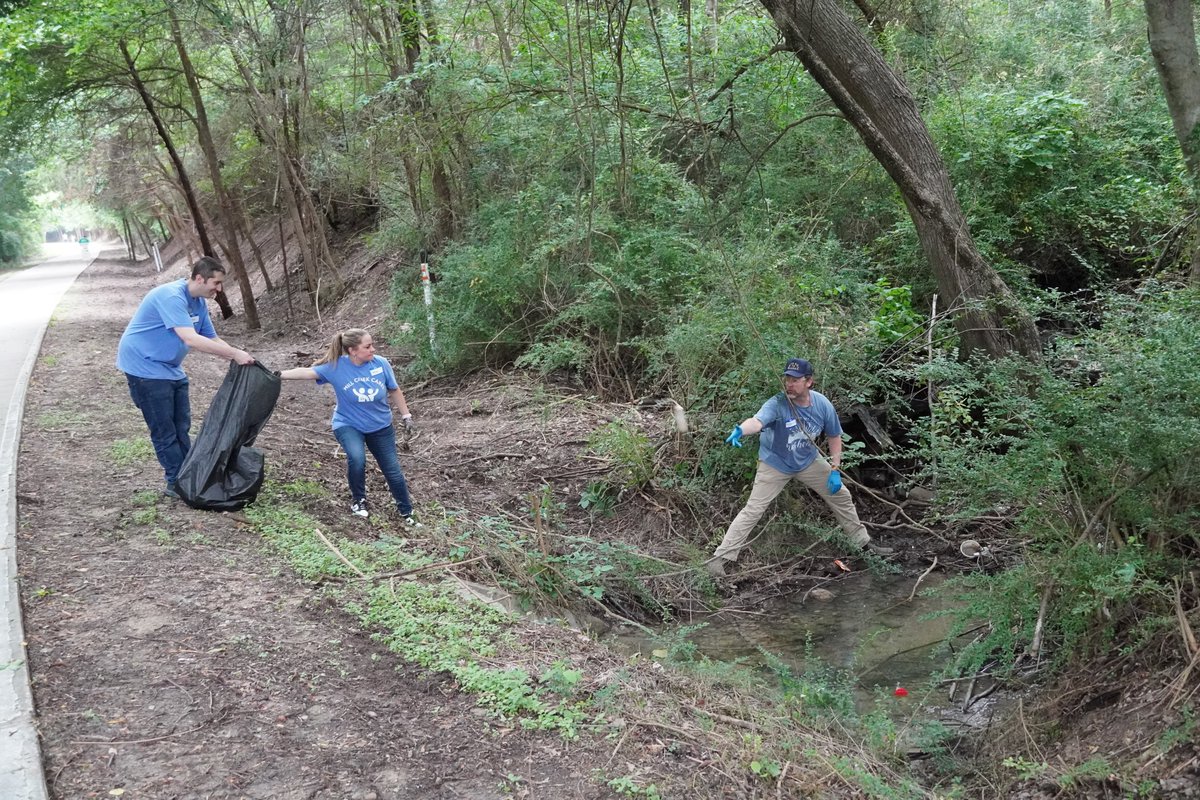 FoSFT's tweet image. We were excited to partner with Mill Creek Residential for the most attended trash pickup our group has ever hosted.  They brought so much energy and willing hands that we had to spread out onto the Trinity Forest Spine Trail.

Ribbon cutting soon! @DallasParkRec @theloopdallas