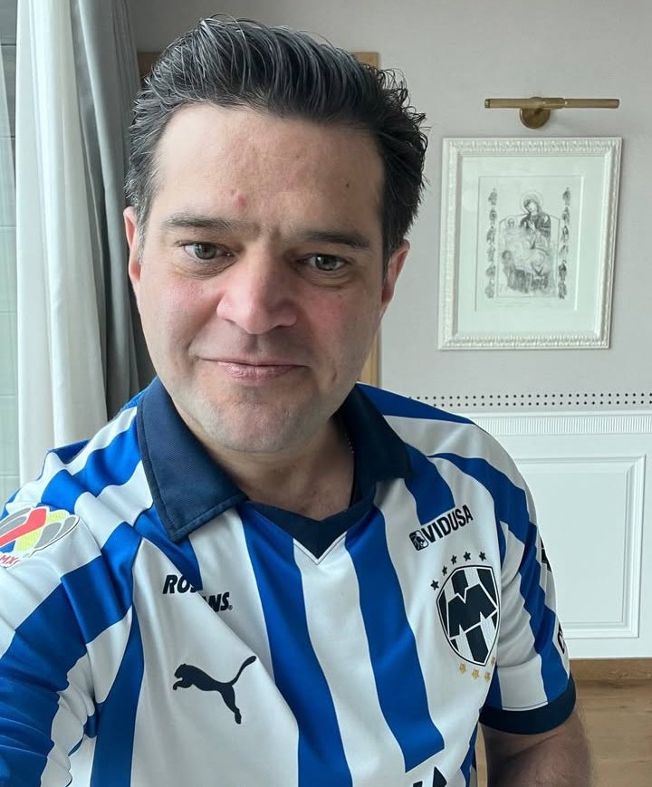 No los veo felicitando a mi compadre Pa otro <a href="/pacocienfuegos/">Paco Cienfuegos</a>, felicitenlo raza, hoy cumple años !!

Muchas felicidades compadre que te la pases a todo mecate, al rato caigo al pachangon !!