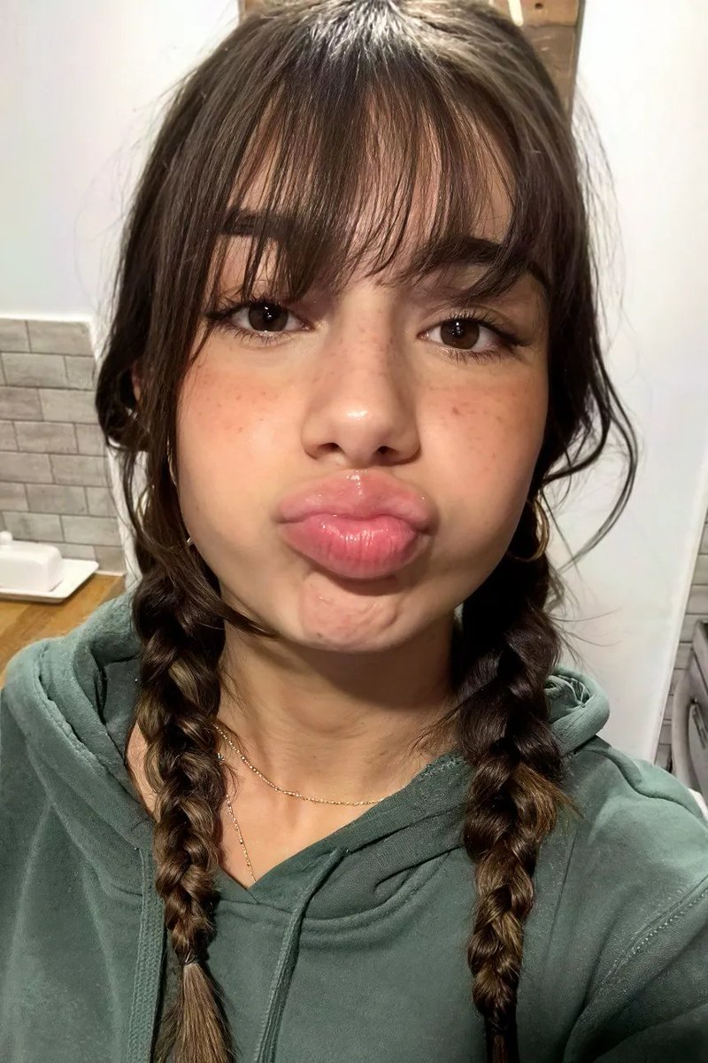 CandyyyRushhh's tweet photo. Mikayla Campinos bimbo face https://t.co/ppmamNssuw