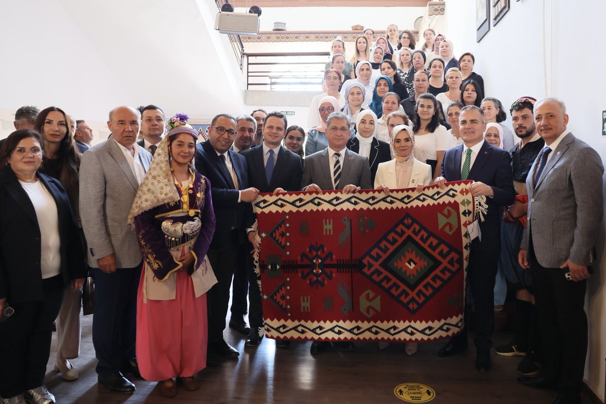 📍Muğla

Muğla Olgunlaşma Enstitüsü’nü ziyaret ederek atölyelerde emek veren kadınlarla bir araya geldik.

Enstitümüz; kültürel mirasımızı yaşatan, geleneksel sanatlarımızı geleceğe taşıyan güçlü bir köprü olma görevini sürdürüyor.

Üretimleriyle ülkemize değer, emeğiyle bereket