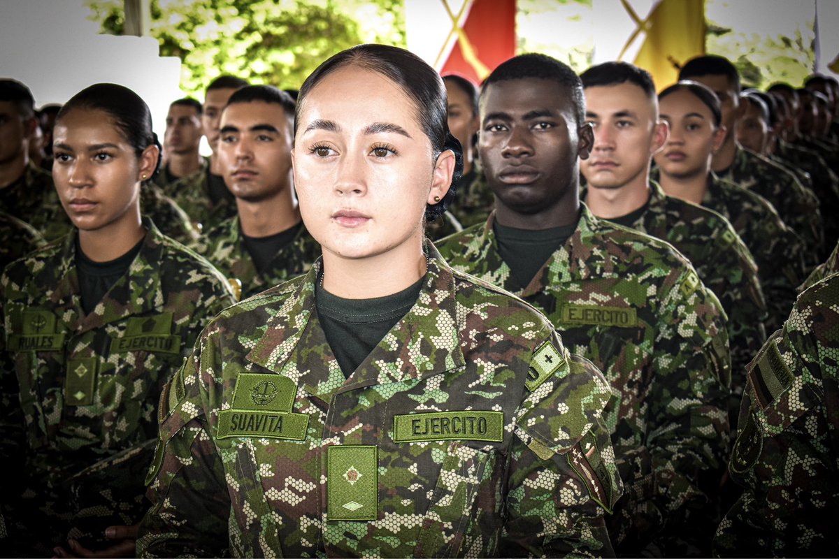 ejercito_COPER's tweet photo. 📍 #Hoy en el Fuerte Militar de Tolemaida se notificó la destinación de 514 alumnos de la Escuela de Suboficiales Inocencio Chincá, curso 112.
 Un paso decisivo que marca el inicio de su carrera militar y reafirma su compromiso con la patria. 🇨🇴✨

#CoperParaTodos https://t.co/MRurrFDZym