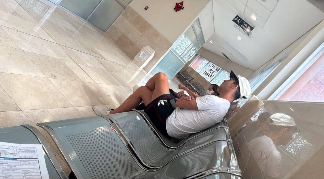 rooquismo's tweet photo. 👀 Crack de #Rayados haciendo fila en el #IMSS para donar sangre…

No sólo brilla en el torneo, también demuestra que es grande en la vida y en la cancha 🔵⚪️.

¡Gigante #OliverTorres! 👏 https://t.co/aPl6rkKjG6