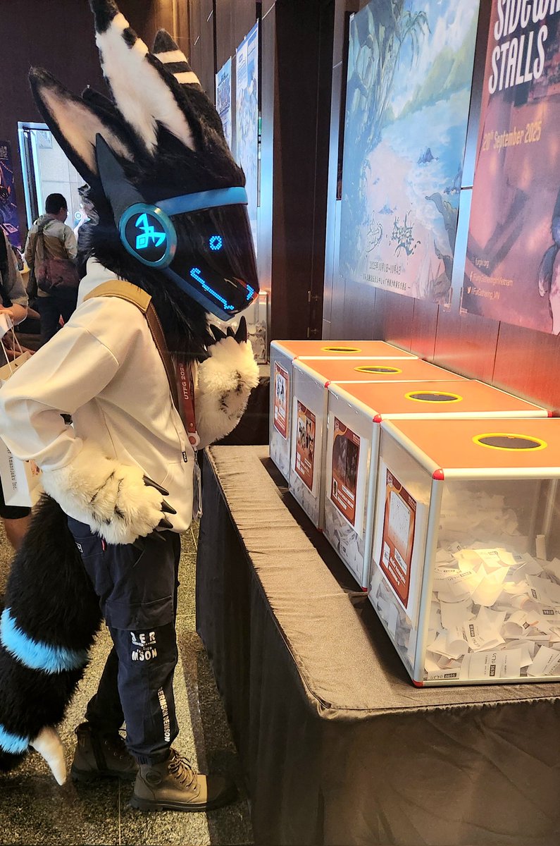 Nostel (@nostel779556) on Twitter photo Which one should I choose?
stand-in:<a href="/Jiper_Zark/">🐾Jiper(吉比)🐾</a>
#fursuitfriday #protogen #FursuitsFriday Which one should I choose?
stand-in:<a href="/Jiper_Zark/">🐾Jiper(吉比)🐾</a>
#fursuitfriday #protogen #FursuitsFriday