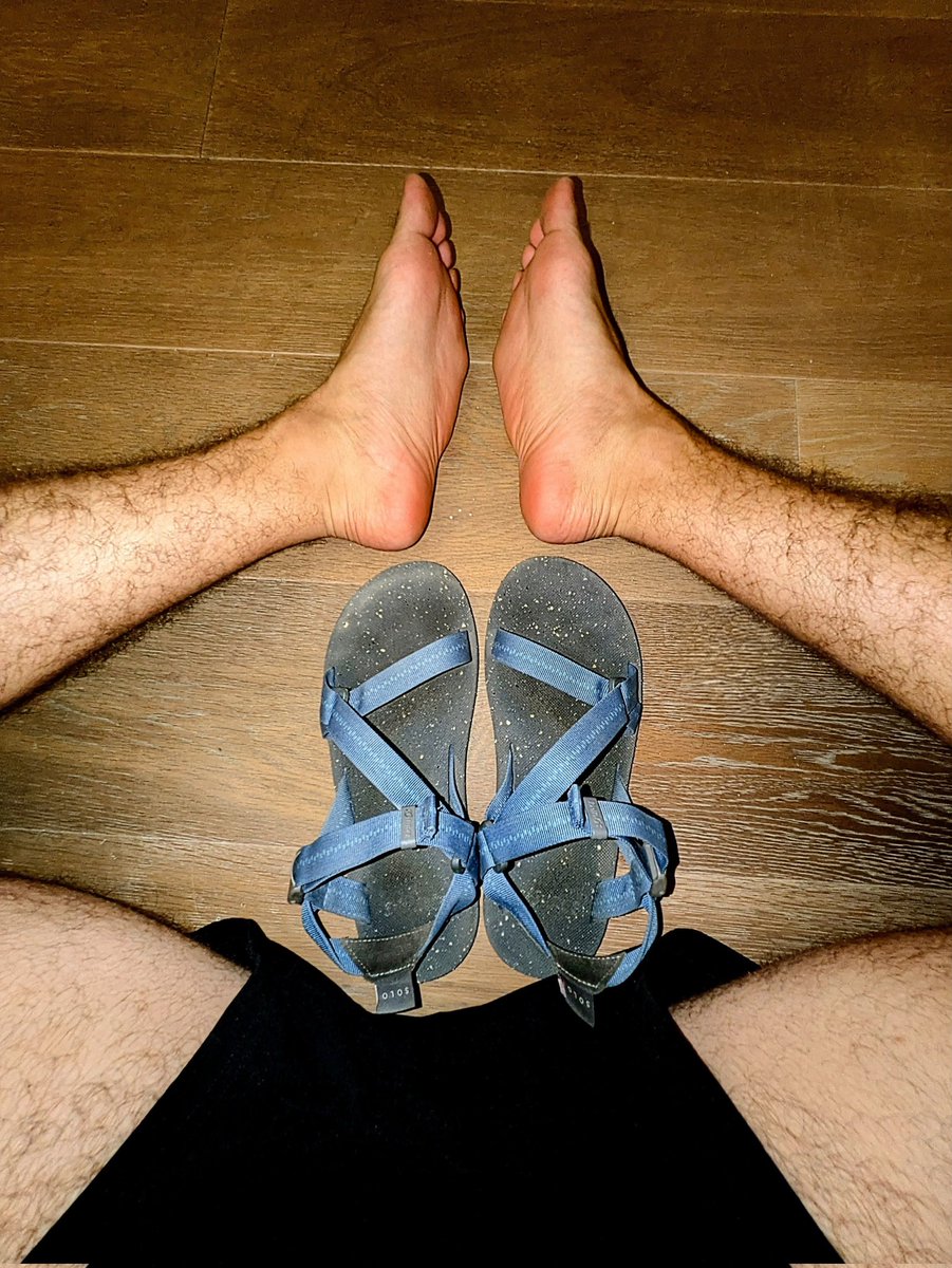 DFeet tweet media
