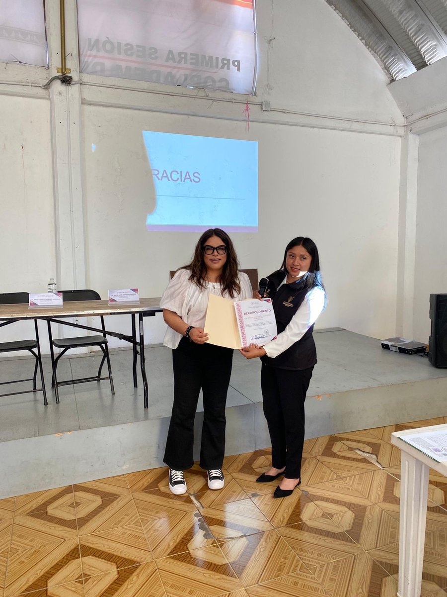 itaih_hidalgo's tweet photo. Para asesorar y acompañar a personas servidoras públicas del #ElCardonal la Comisionada @LizMonribot  brindó una capacitación en materia de #ProtecciónDeDatosPersonales en beneficio de la población y el trabajo del ayuntamiento. #PorUnHidalgoTransparente https://t.co/tCZXSpLeDT
