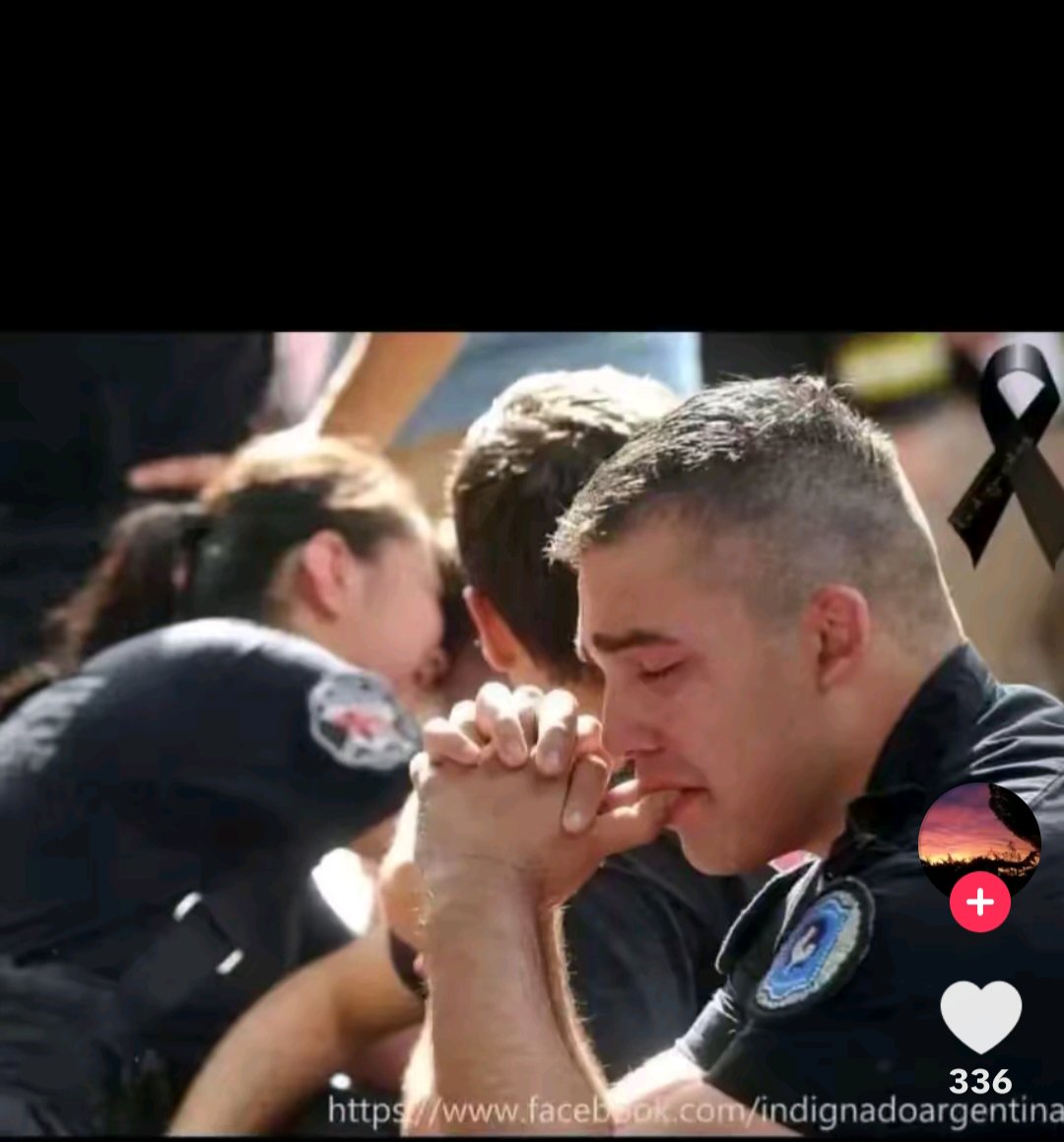 El dia que este país comprenda que un Bombero, un Médico,o un Maestro son mas importantes que un futbolista...ese día solo, solo ese dia realmente tendremos posibilidad de salir adelante como nación. 
#Sisu