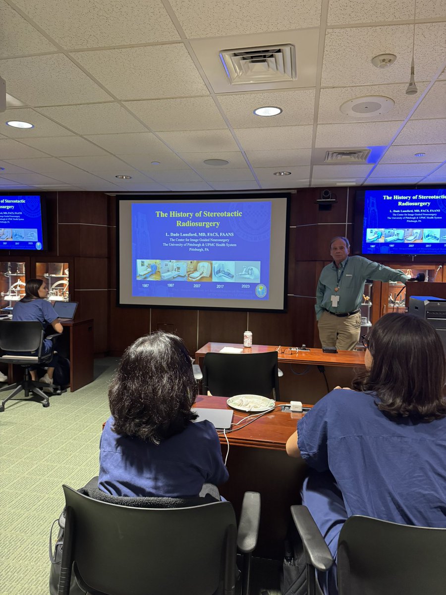Pitt_NSIG's tweet photo. Second session in the books! Learning from experts in radiosurgery @PittCIGNS Drs. Lunsford and Niranjan. Students learned about the history of stereotactic radiosurgery, visited the vault, and learned how to develop treatment plans

@PittNeurosurg @NitinAgarwalMD @dtfernandesc https://t.co/RehEnTyEYK