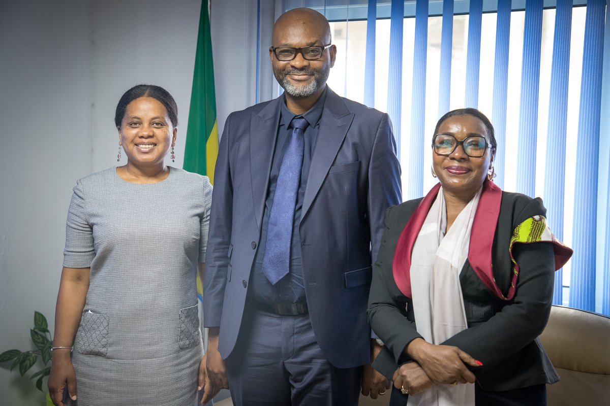 🤝 Santé et développement durable : autant de chantiers communs discutés lors de la rencontre entre la nouvelle Représentante Résidente du #PNUD et le Représentant Résident a.i de l'<a href="/OMS_GABON/">OMSGabon</a> , Dr. <a href="/kabindaalu/">Jeff Kabinda</a> 

🎯Objectif : bâtir des synergies pour accélérer l’action des