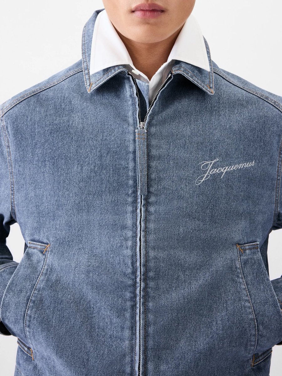 StreetFashion01's tweet image. Jacquemus’ new Cursive Logo 🙂‍↕️