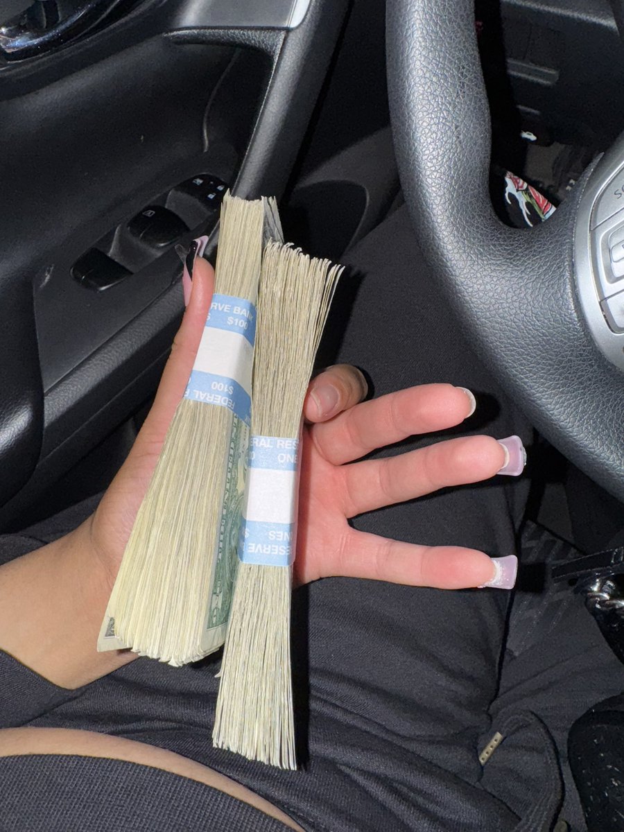 FindomFreckles's tweet photo. your money looks hotter in my hands 🫶🏽

FinDom https://t.co/xBbhARLR7n