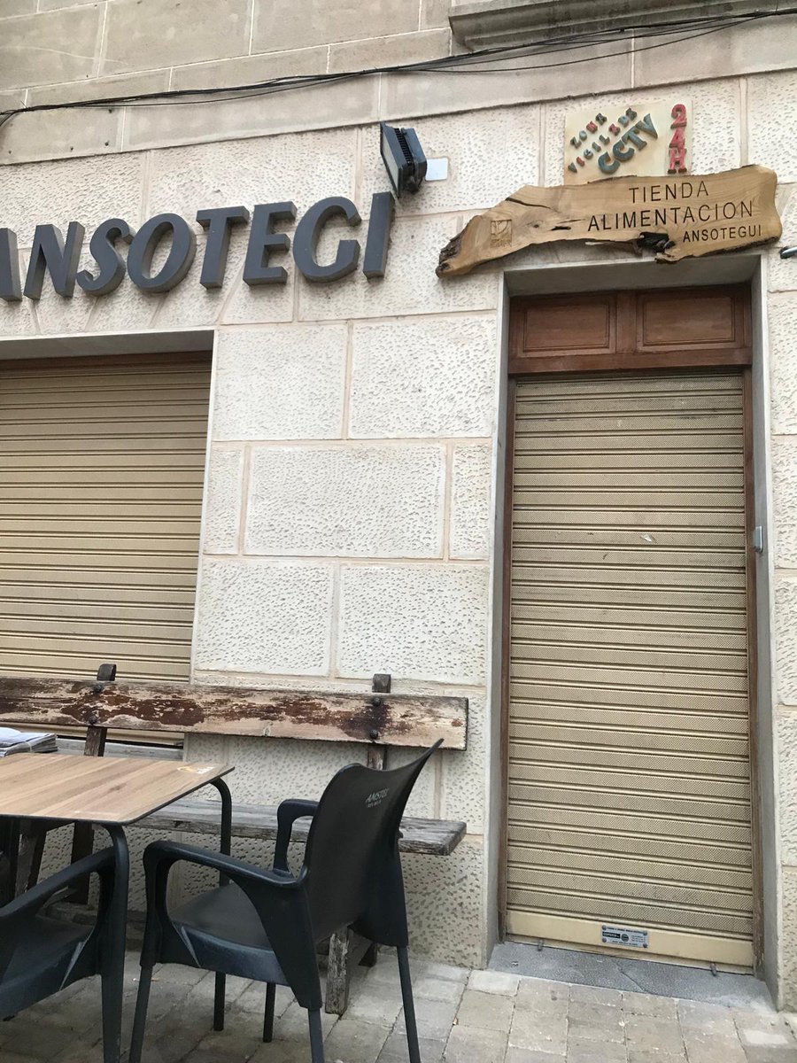 Trabajo realizado para comercio de alimentación💚
#otramaderadevivir #rotulocomercio #trabajosenmadera