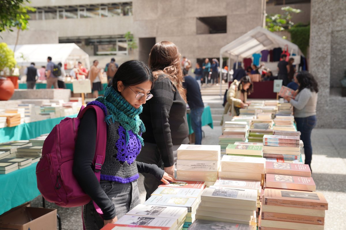 Último día de descuentos de hasta 70% en libros! 📚
Asiste hoy de 10:00 a 19:00 horas a la Venta especial regreso a clases de <a href="/LibrosColmex/">Publicaciones de El Colegio de México</a> y adquiere una gran variedad de títulos, te esperamos en la explanada principal.
📍 Carretera Picacho Ajusco 20, Col. Ampliación Fuentes del
