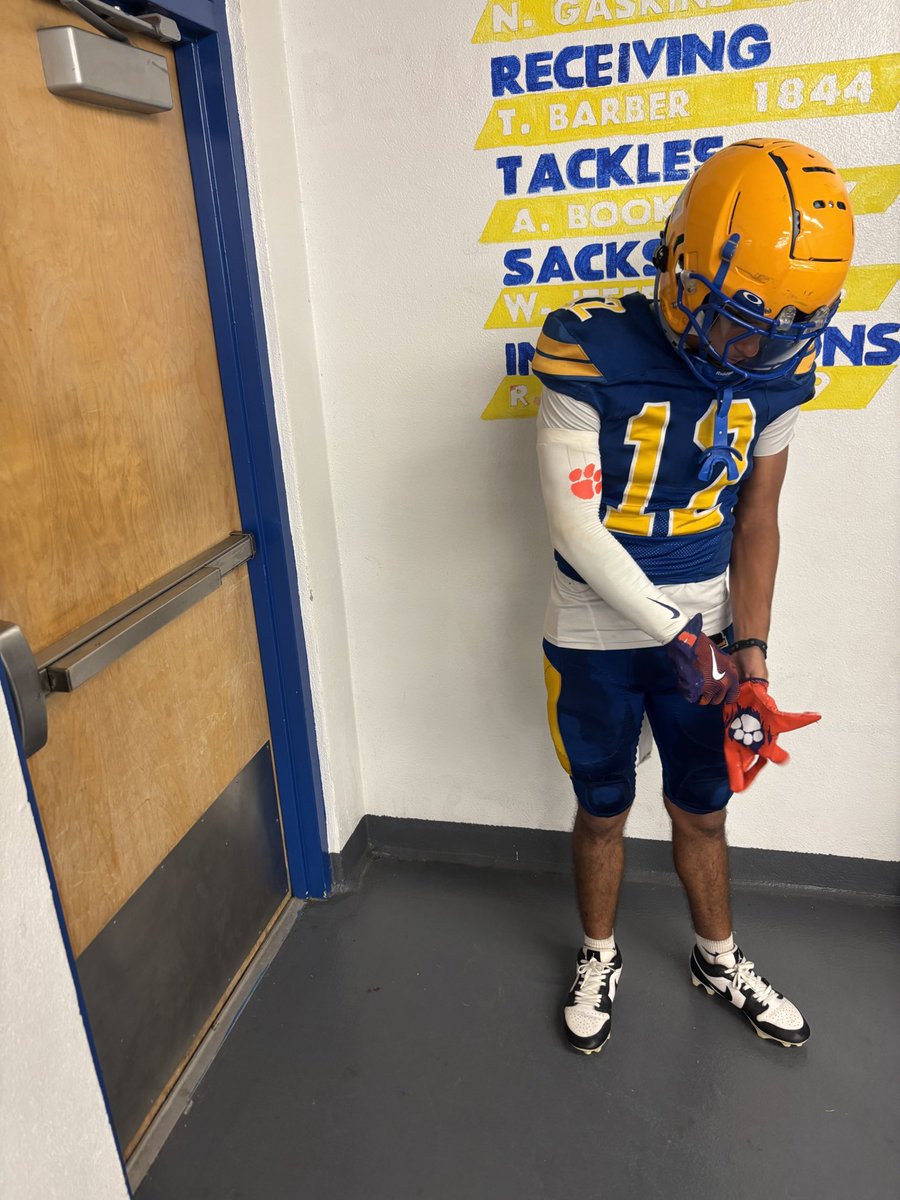 Davidbess_'s tweet image. Big game against the L tonight @ the dawg house 7:30 💯💯 #letsdoit12 #something2prove