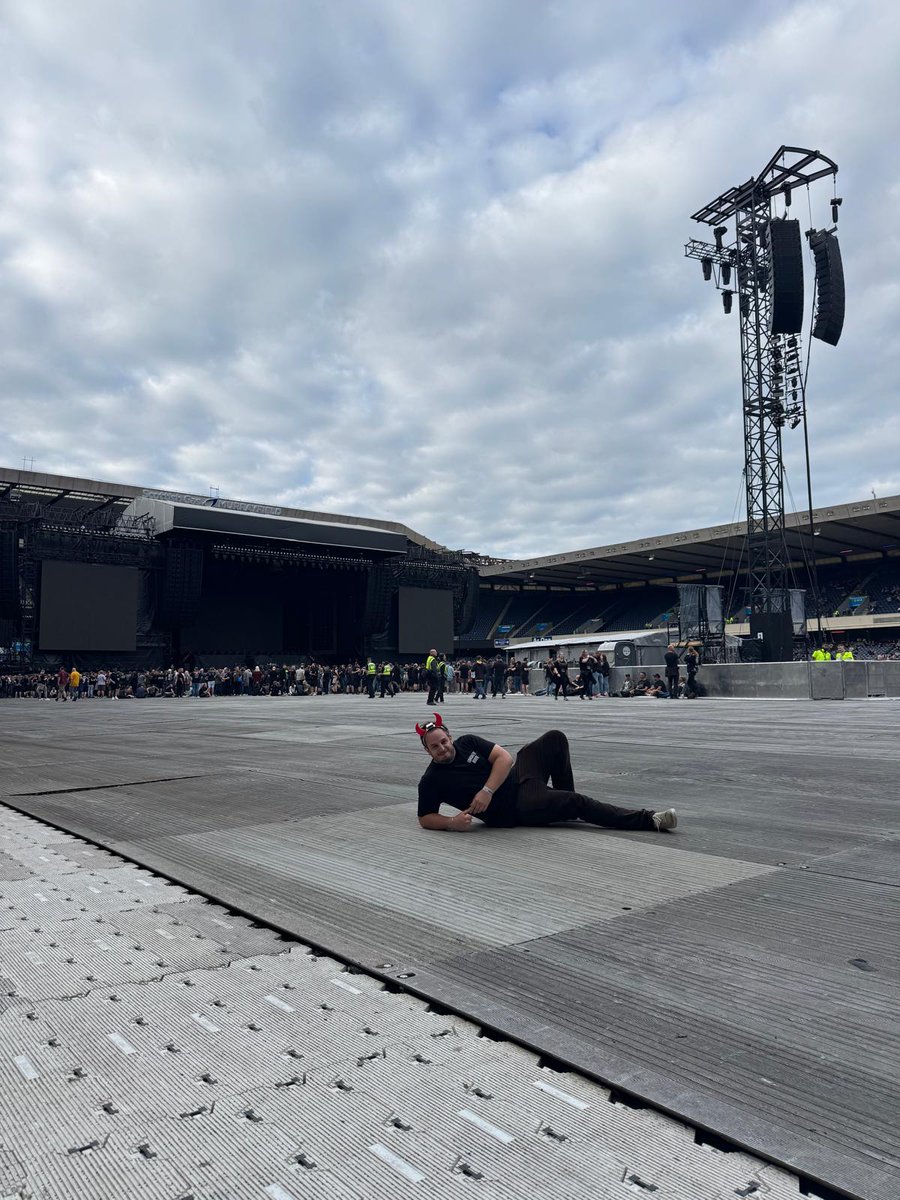 It's been about 2 years since I was last in Edinburgh and updated my profile pic. 

Well I'm back, here's a thirst trap. <a href="/acdc/">AC/DC</a>